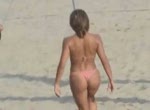 PLaatje van Op het strand lopen de lekkere meiden