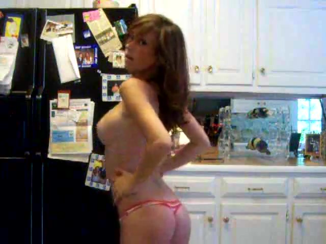 PLaatje van Super sexy tiener doet een sexy striptease voor de webcam