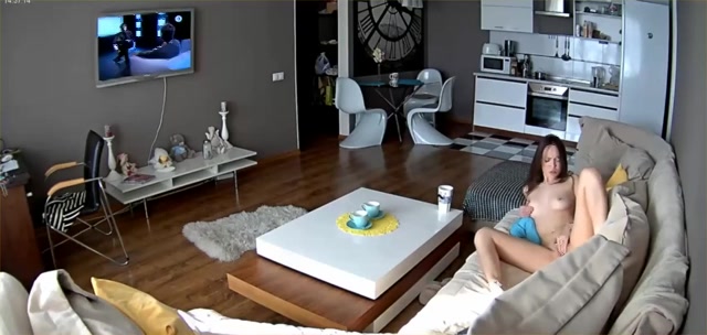 PLaatje van Met een spycam filmt hij zijn sexy vriendin die masturbeert