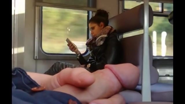 VROUW VINGERT MAN GRATISSEXSFILM Opa trekt zich af sex in de huiskamer
