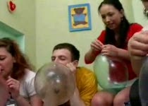 Al snel wordt hij heerlijk gepijpt