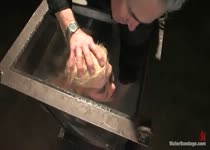 Gil maar slet niemand hoort je in deze sm kelder