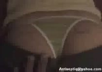 De amateur filmt hoe hij zijn vrouw van achter neukt