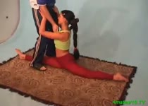 Geil acrobaten meisje diep gepaald