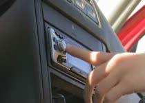 Tieners worden geil van de auto radio