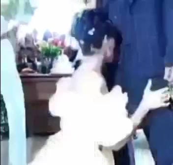 Geen openingsdans maar een openlijke blowjob